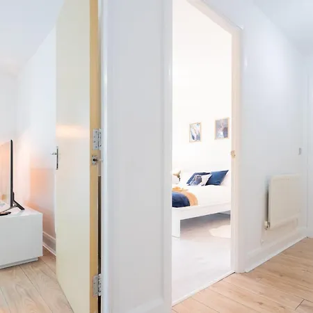 Modern Apartment- Birmingham- Broad Street & Brindley Place- 10 Min Walk From Bullring, 02 Arena, New Street Station & Grand Apartment